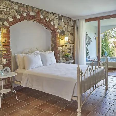 Taraça Romantik Oda ve Kahvaltı Alaçatı